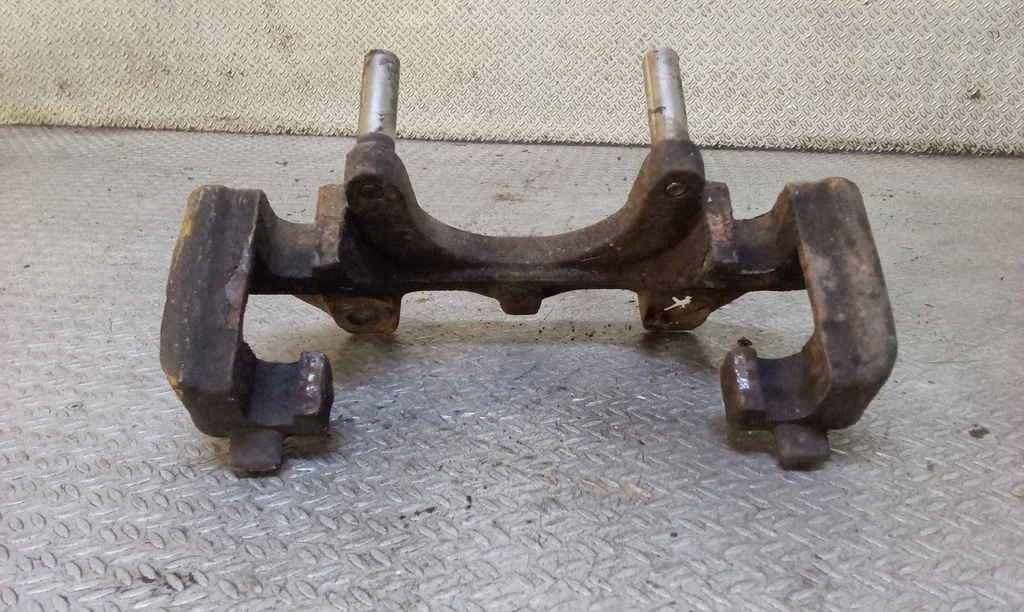Piduriklotside hoidik/kandur (esimene)