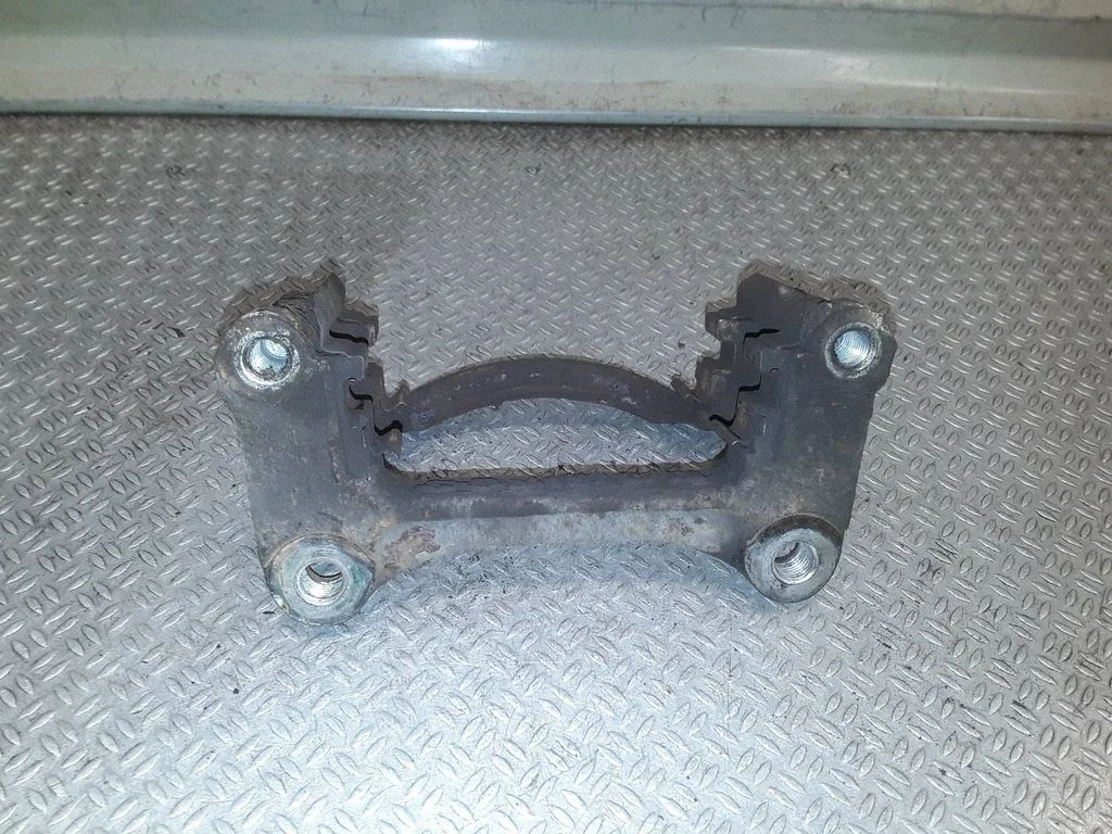 Piduriklotside hoidik/kandur (esimene)