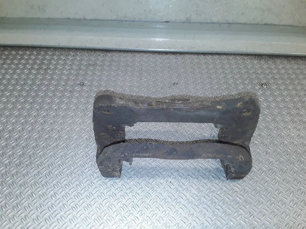 Piduriklotside hoidik/kandur (esimene)