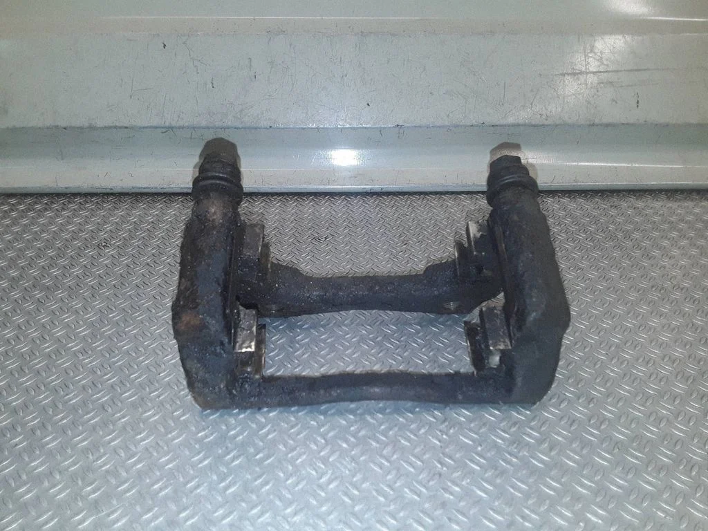Piduriklotside hoidik/kandur (esimene)