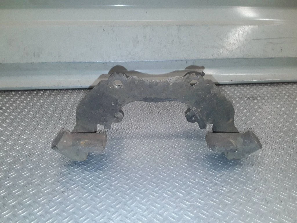 Piduriklotside hoidik/kandur (esimene)
