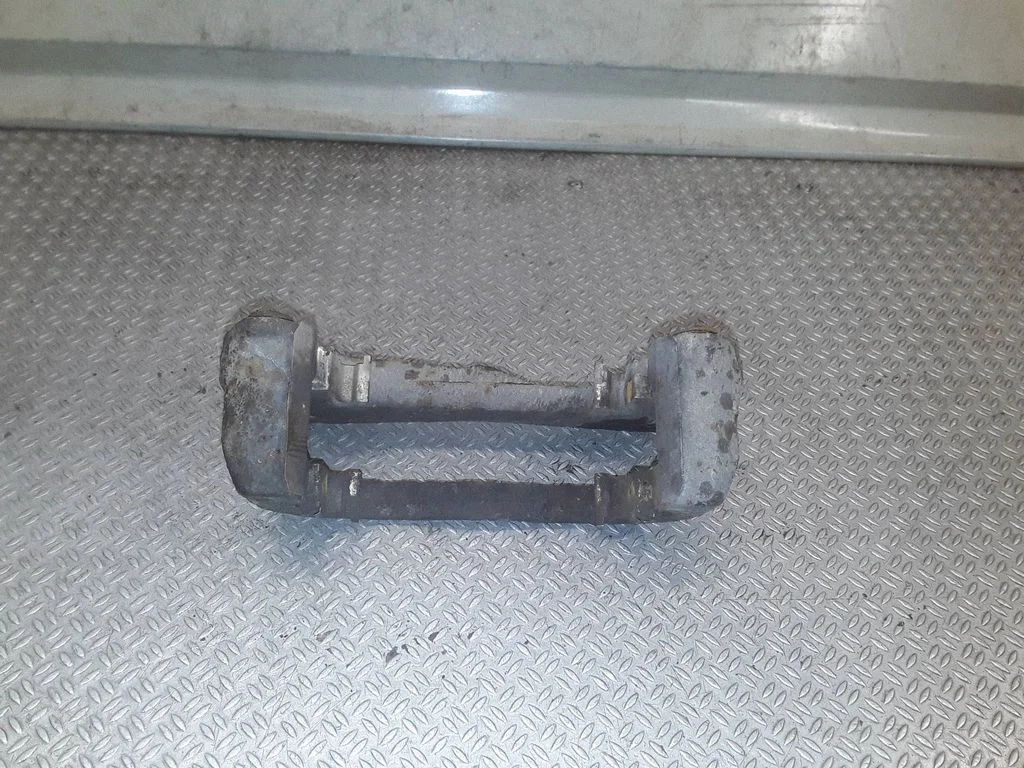 Piduriklotside hoidik/kandur (esimene)