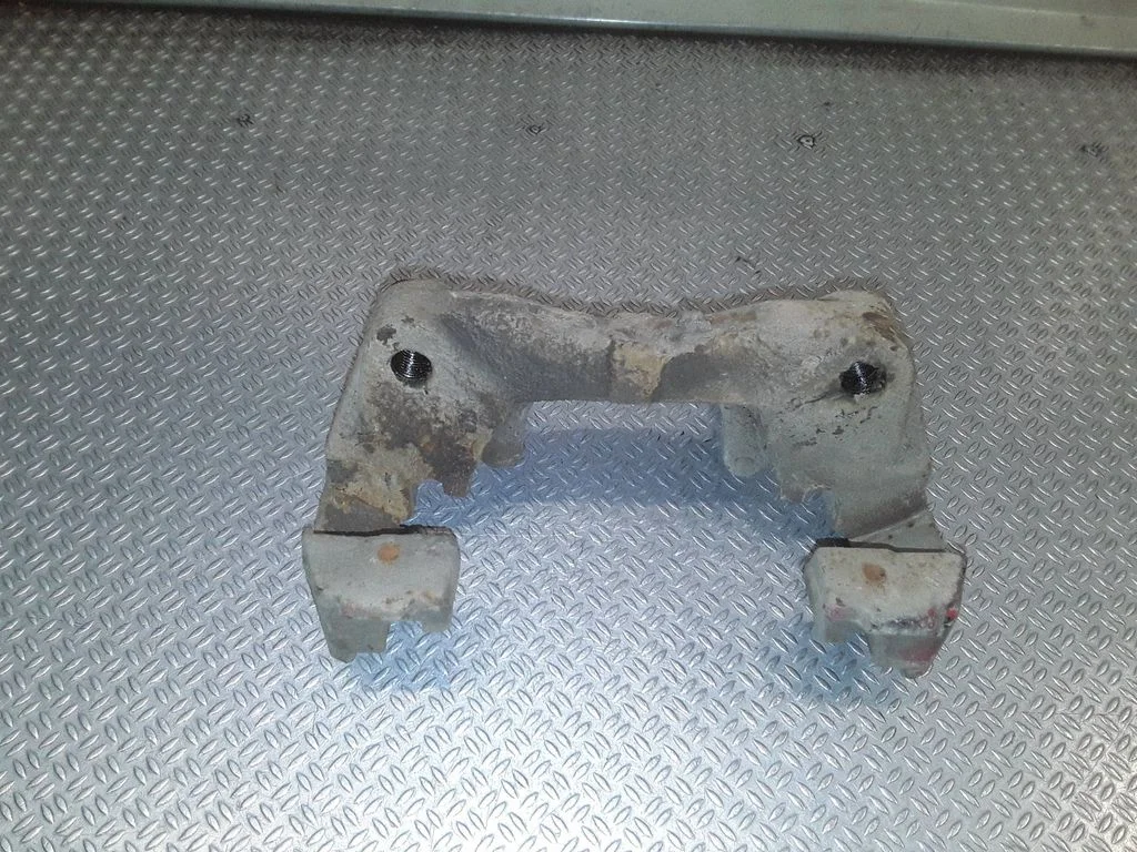 Piduriklotside hoidik/kandur (esimene)