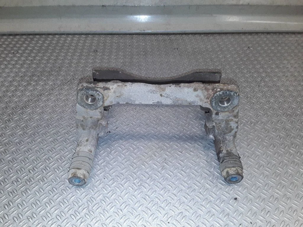 Piduriklotside hoidik/kandur (esimene)