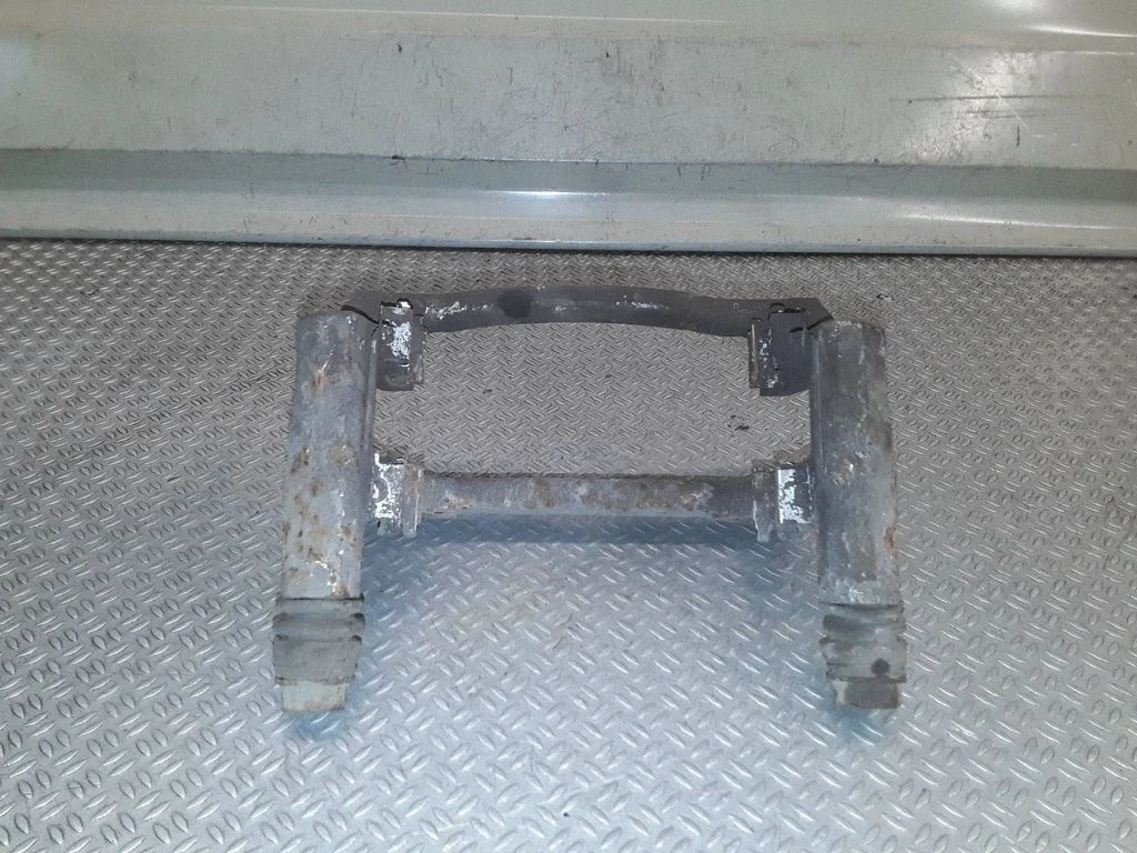 Piduriklotside hoidik/kandur (esimene)