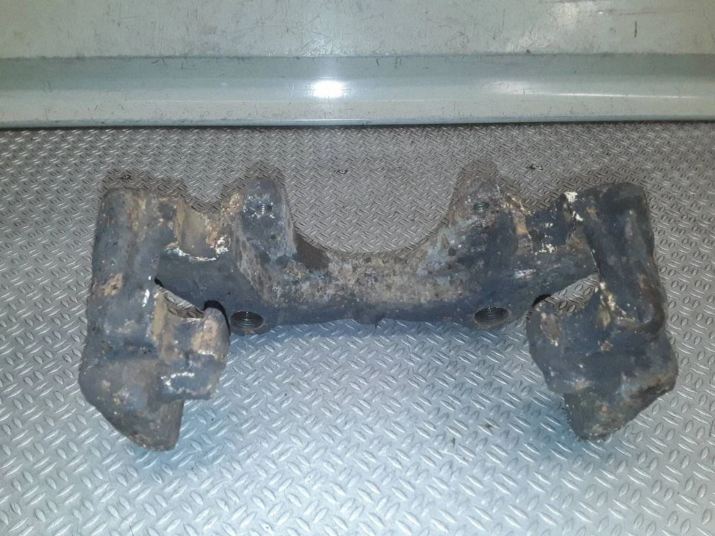 Piduriklotside hoidik/kandur (esimene)