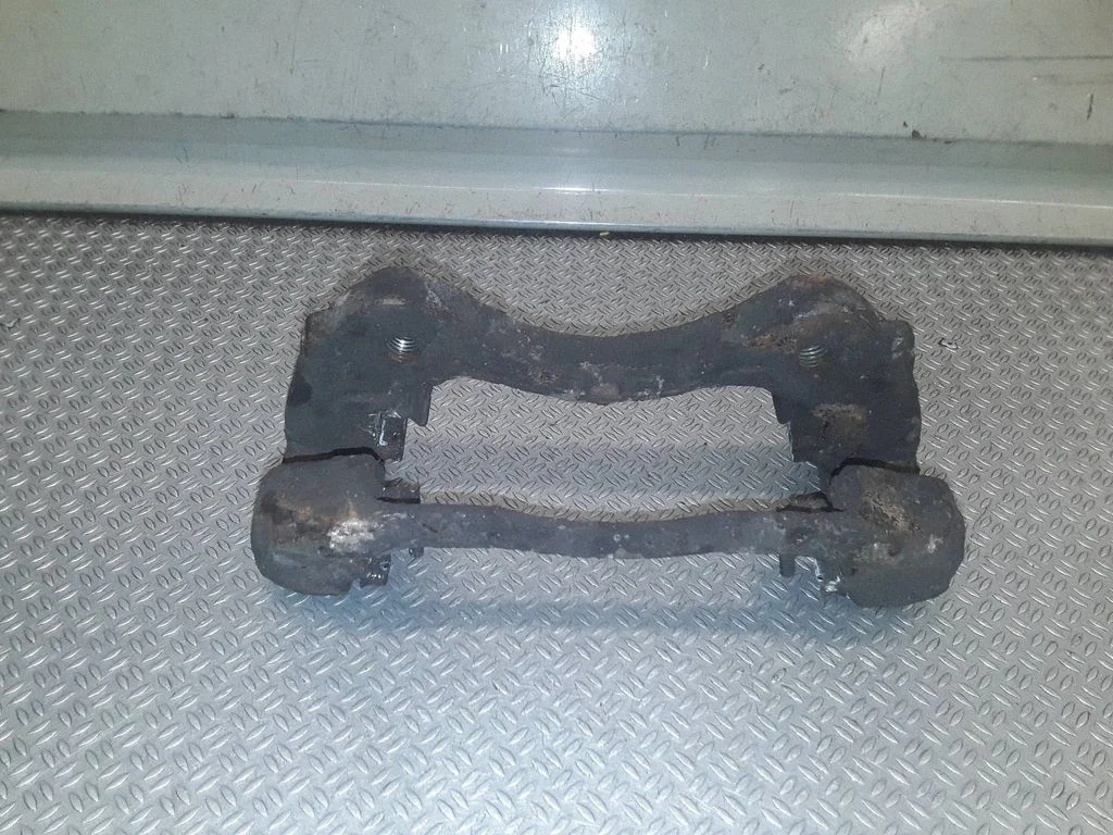 Piduriklotside hoidik/kandur (esimene)