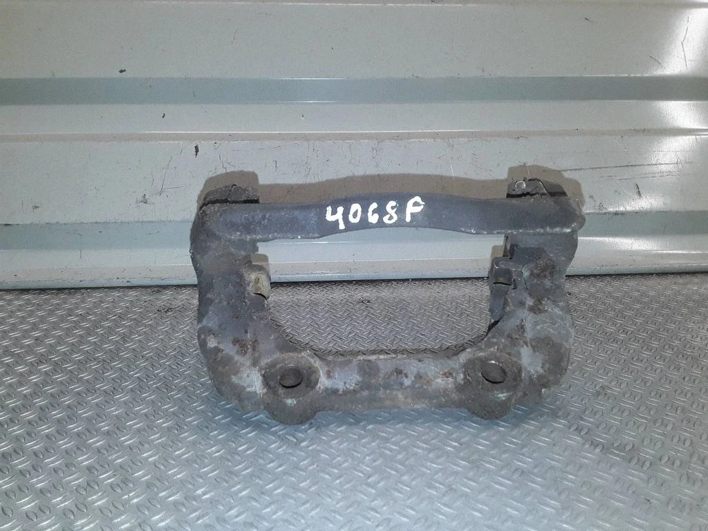 Front Brake Caliper Pad/Carrier – Skoda Roomster (5J) (2006-2015)