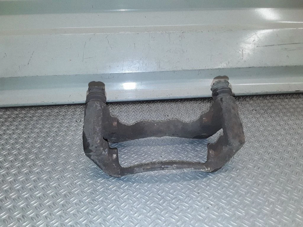 Piduriklotside hoidik/kandur (esimene)