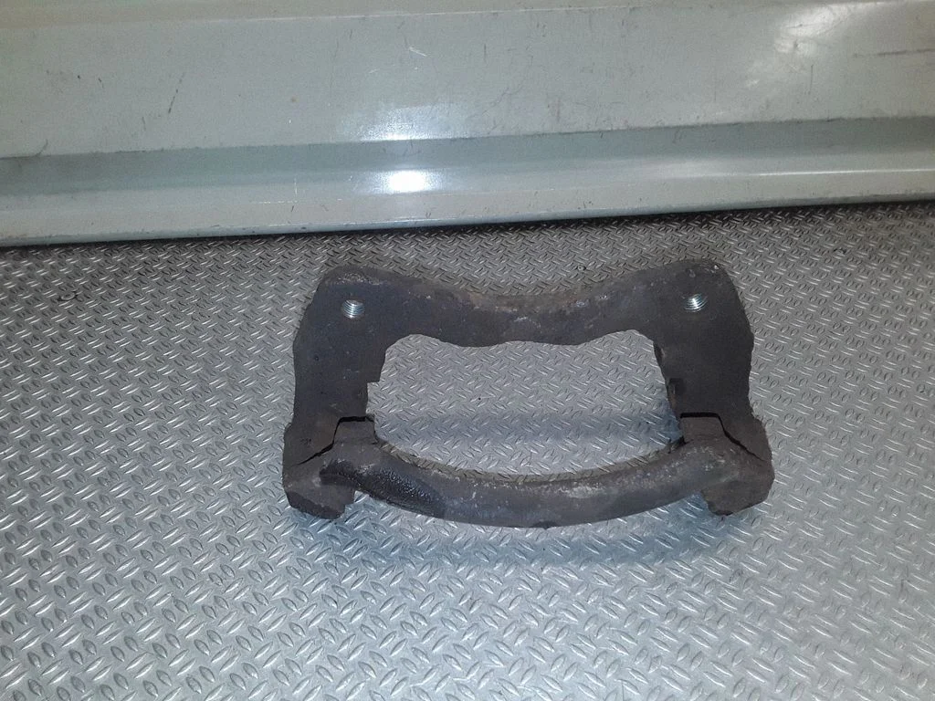 Piduriklotside hoidik/kandur (esimene)