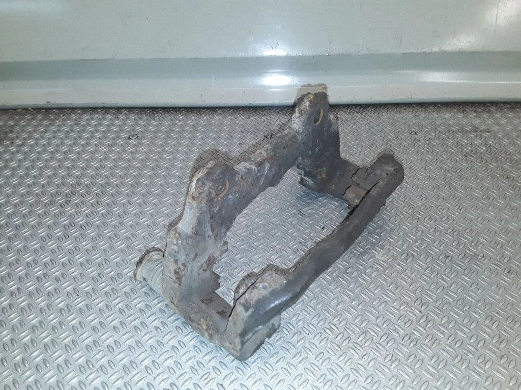 Front Brake Caliper Pad/Carrier – left