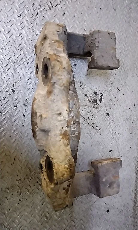Jarzmo zacisku hamulcowego (przednie)