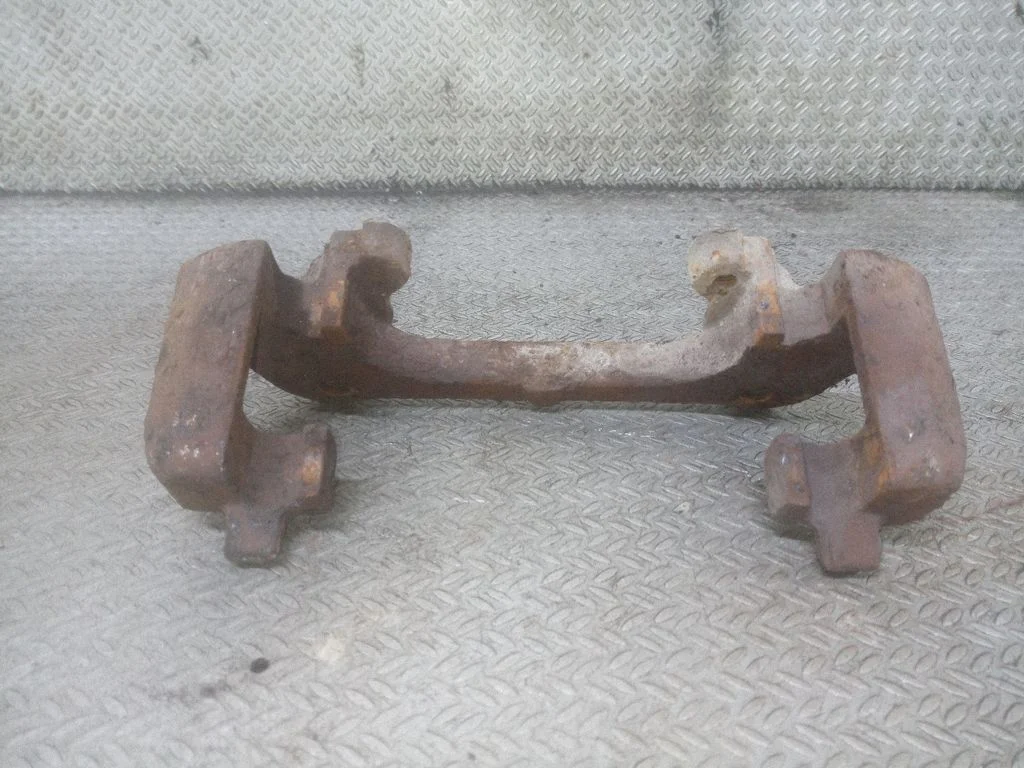 Piduriklotside hoidik/kandur (esimene)