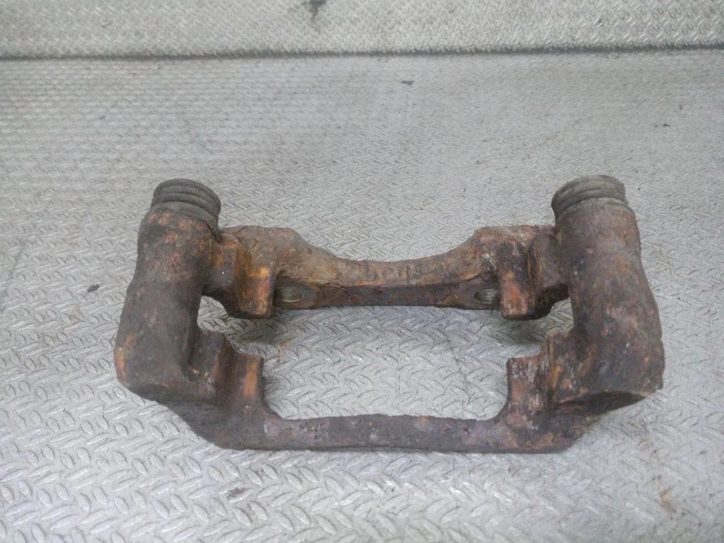 Piduriklotside hoidik/kandur (esimene)