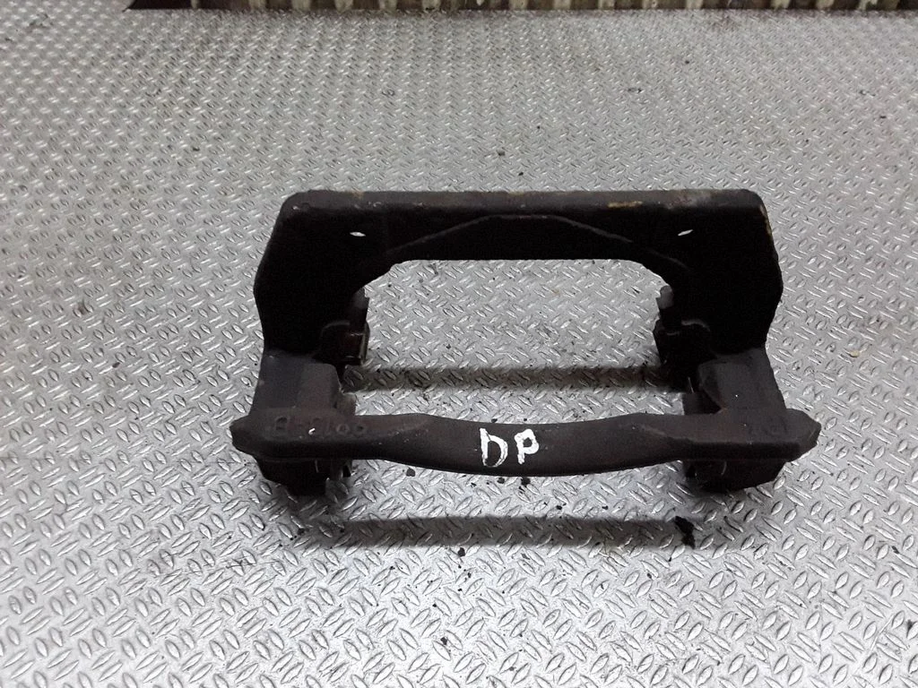 Piduriklotside hoidik/kandur (esimene) – parem