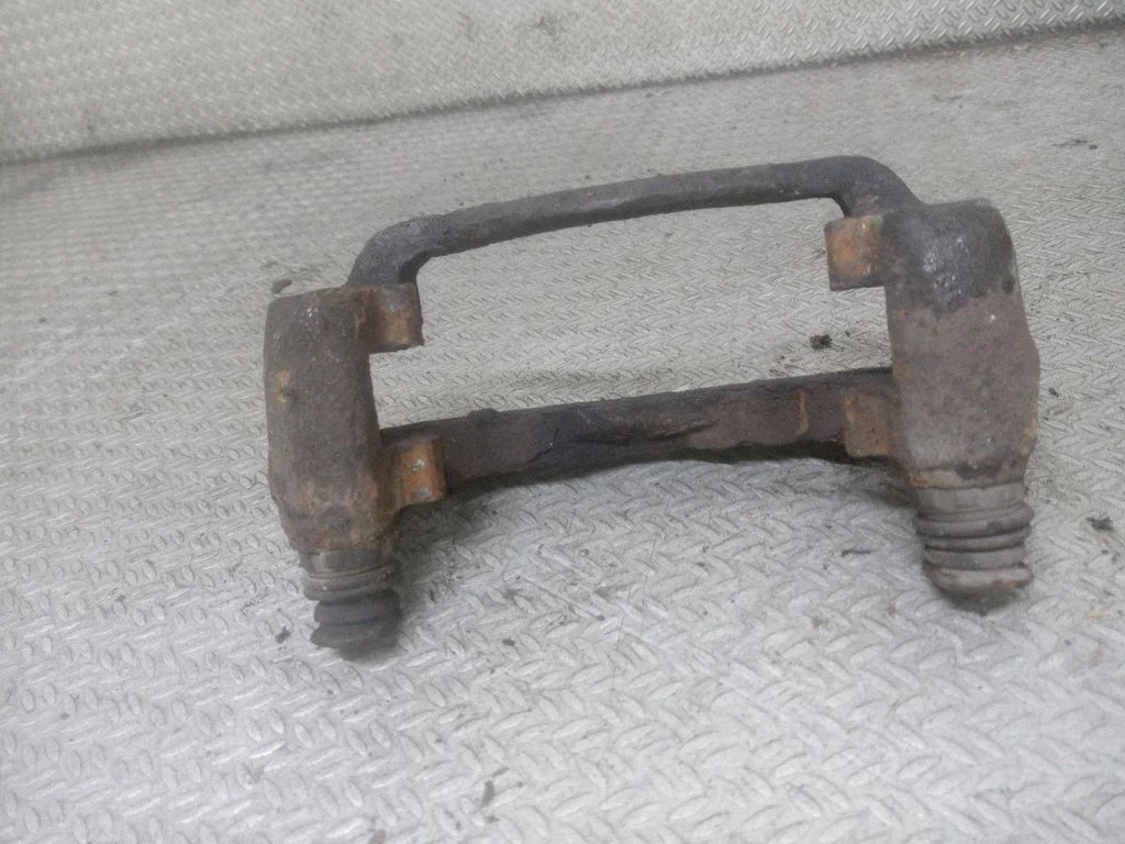 Piduriklotside hoidik/kandur (esimene)