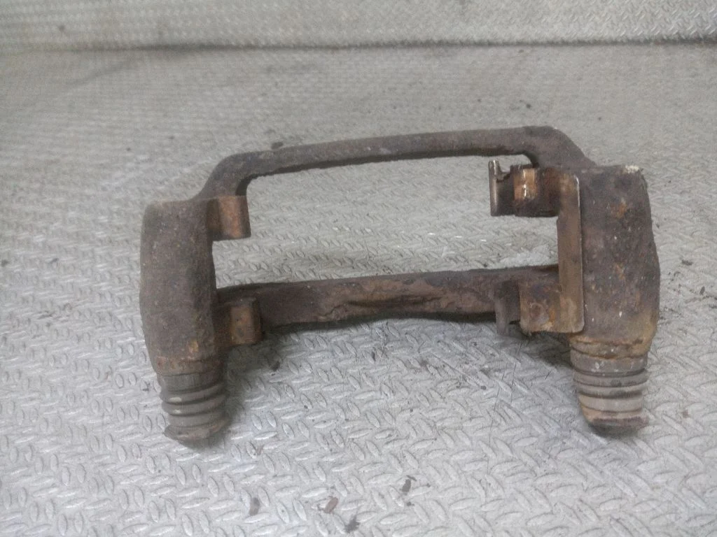 Piduriklotside hoidik/kandur (esimene)