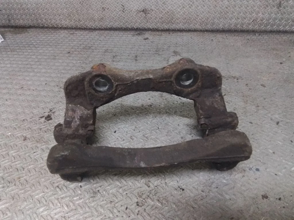 Piduriklotside hoidik/kandur (esimene)