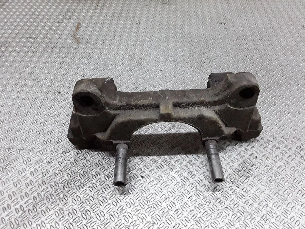Piduriklotside hoidik/kandur (esimene) – vasak