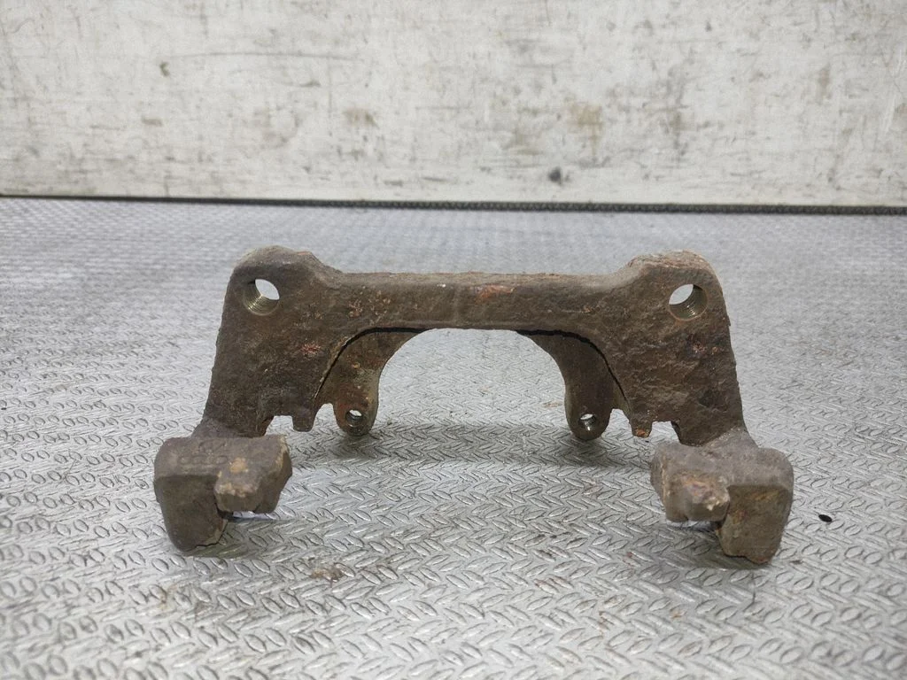 Piduriklotside hoidik/kandur (esimene)