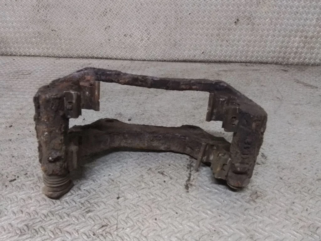 Piduriklotside hoidik/kandur (esimene)