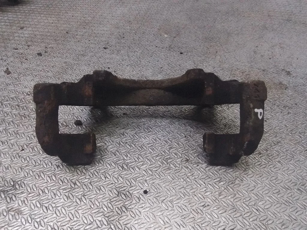 Piduriklotside hoidik/kandur (esimene)