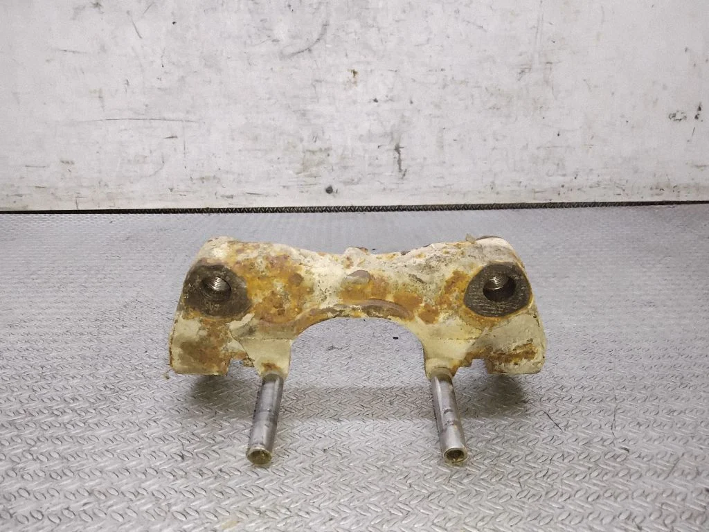 Piduriklotside hoidik/kandur (esimene) – Volkswagen Transporter - Caravelle T5 (2003-2015)