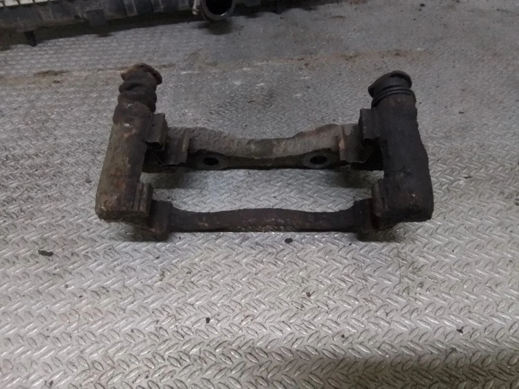 Piduriklotside hoidik/kandur (esimene)