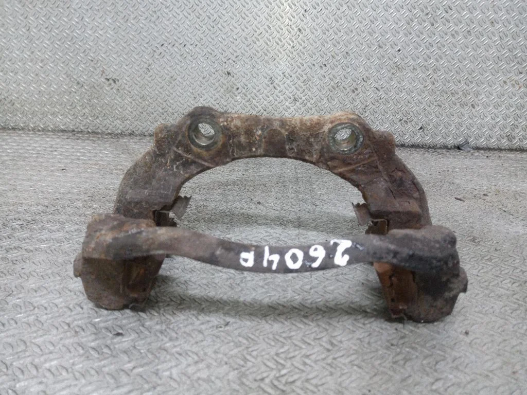 Jarzmo zacisku hamulcowego (przednie)