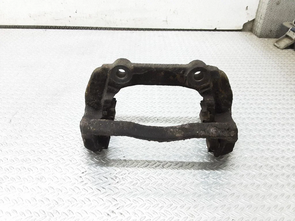 Piduriklotside hoidik/kandur (esimene)