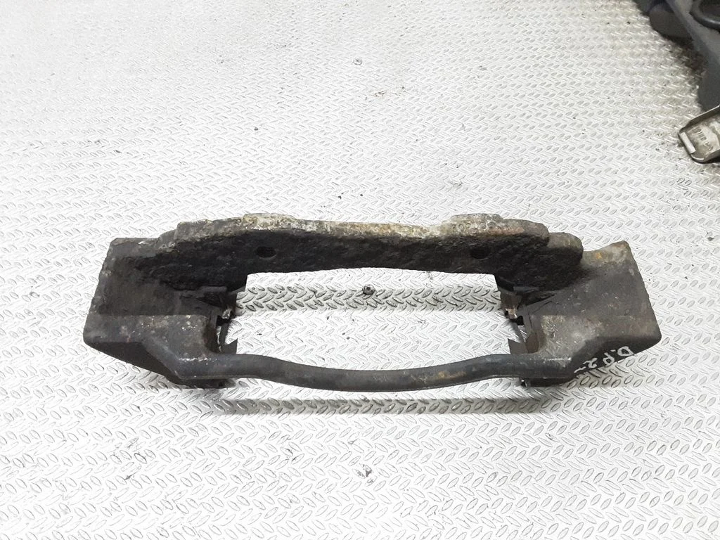 Piduriklotside hoidik/kandur (esimene) – parem