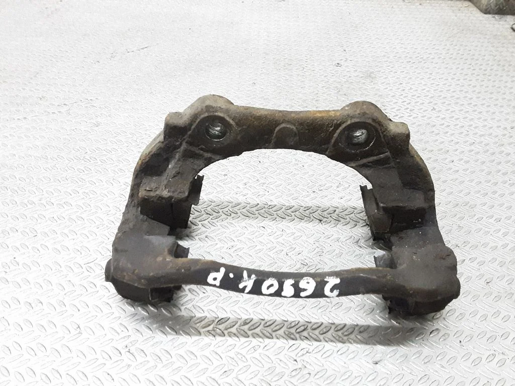 Piduriklotside hoidik/kandur (esimene) – Peugeot 307 (2005-2008)