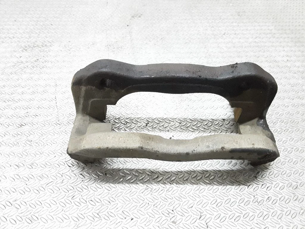 Piduriklotside hoidik/kandur (esimene) – vasak