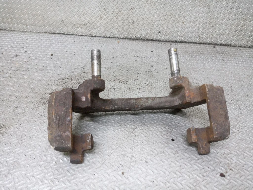 Piduriklotside hoidik/kandur (esimene)