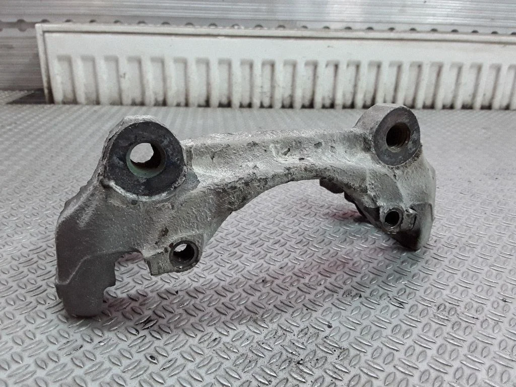Piduriklotside hoidik/kandur (esimene)
