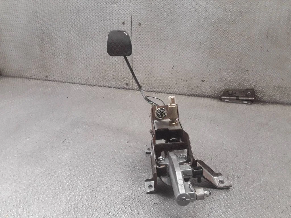 Brake pedal – Honda Civic (2006-2011)