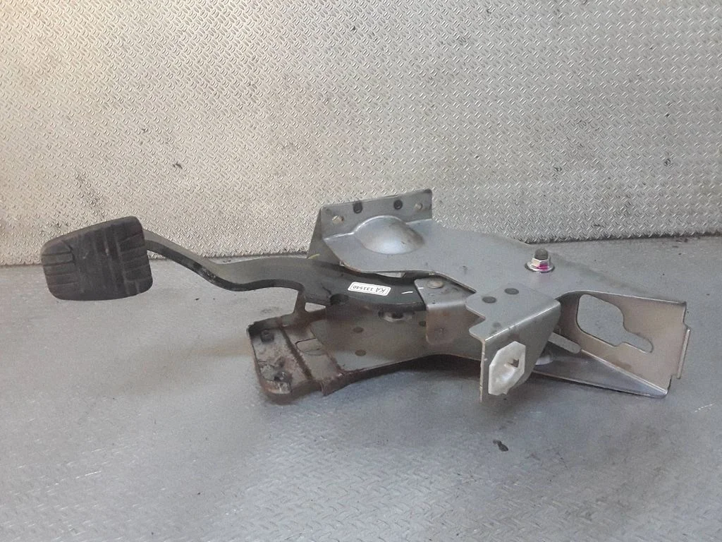 Pedał hamulca KA131540