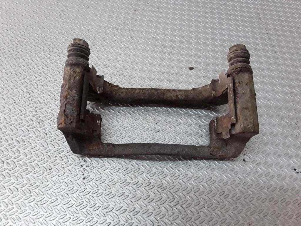 Bremžu klučiņu turētājs (priekšā)