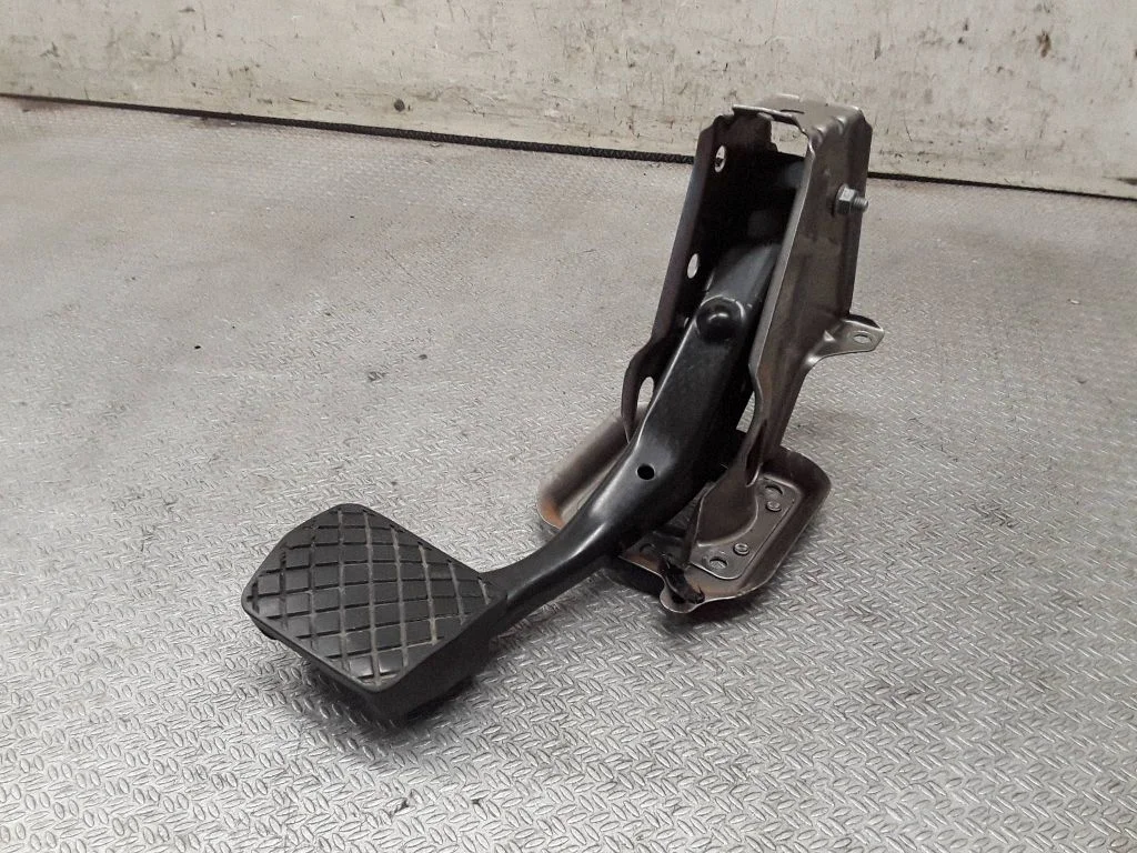 Brake pedal – Volkswagen Passat CC (2008-2016)