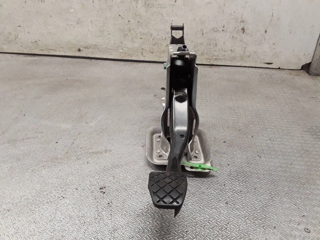 Brake pedal – Volkswagen Golf Plus (2005-2013)