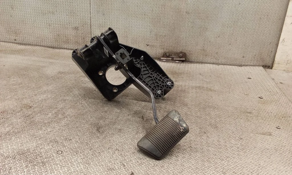 Brake pedal P04861924AI