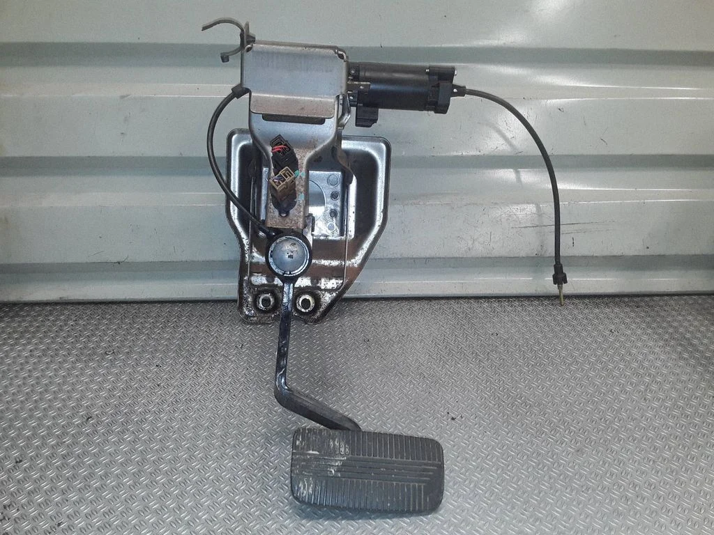 Brake pedal – Nissan Murano Z50 (2002-2008)