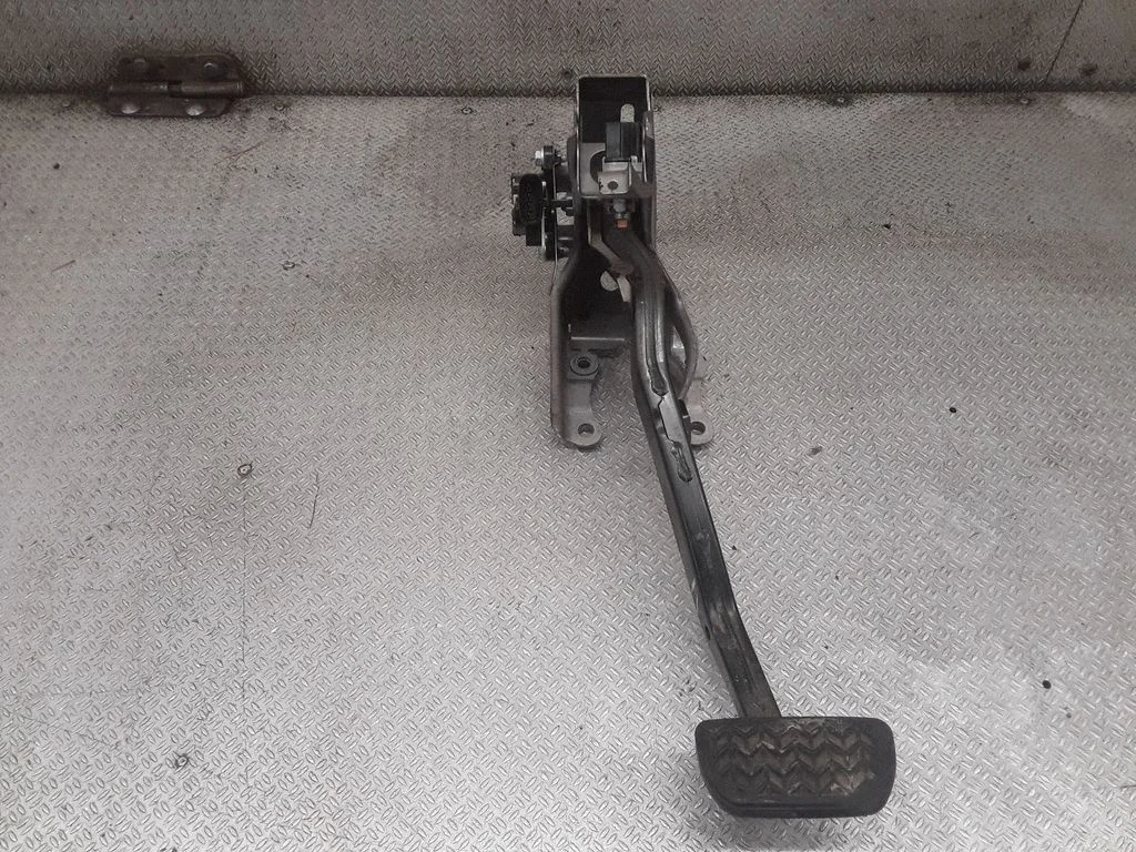 Piduripedaal – Toyota Prius (XW20) (2003-2009)