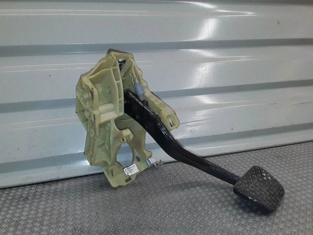Brake pedal – BMW 5 Series E60 E61 (2004-2010)