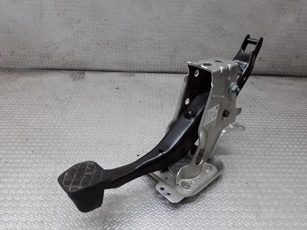 Brake pedal – Volkswagen Passat B6 (2005-2010)