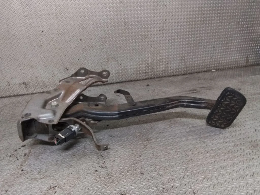 Piduripedaal – Toyota Prius (XW20) (2003-2009)