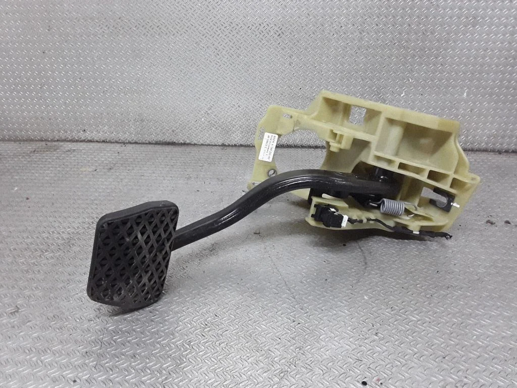 Brake pedal – BMW 5 Series E60 E61 (2004-2010)