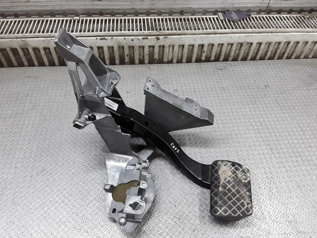 Pedał hamulca 4F1723117A