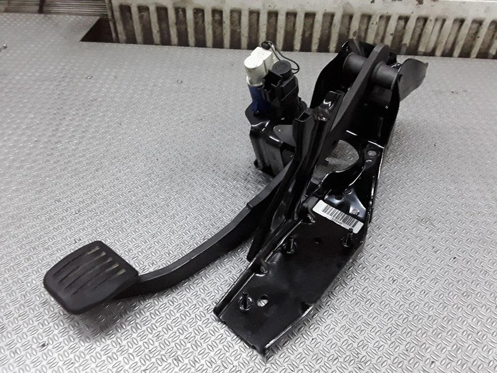 Brake pedal 31202466