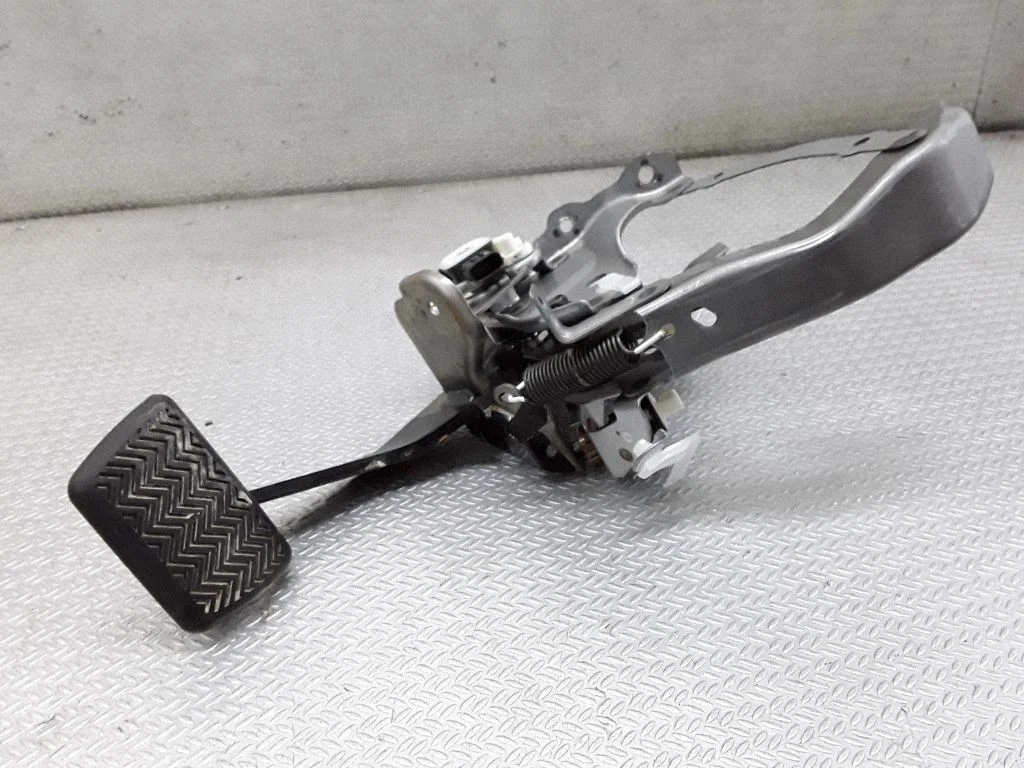 Piduripedaal – Lexus NX (2014-2021)